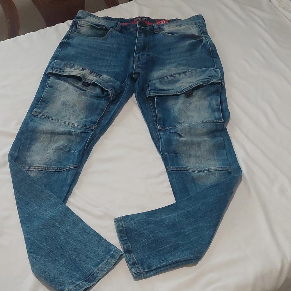 Switch  Remarkable .Men's Blue Jeans 30 X30 .Stright Legs .As Is Button Changed.